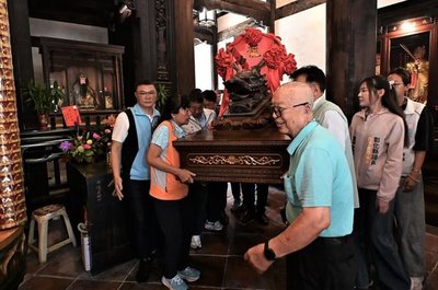 彰化鹿港龍山寺迎龍王出殿　「雙龍會」慶端陽