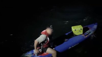 澎湖民眾操作SUP遇風浪  海巡救援人船平安