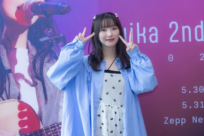 Yuika來台開唱初嚐臭豆腐　笑喊不敢吃第2次