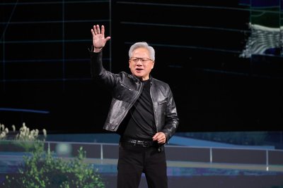 黃仁勳GTC宣告啟動AI代理人新時代　感謝台灣供應鏈