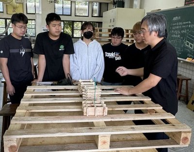 嘉工與企業將廢材製作永續文具 學生認識資源循環