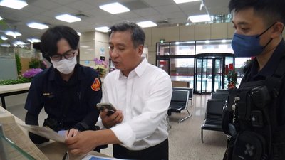 彰化警邀王中平拍防詐影片　逼真演出提升宣傳效果