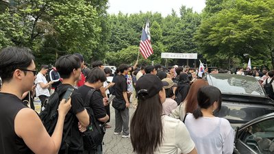 韓國民眾投票所抗議　高喊採取台灣投票方式