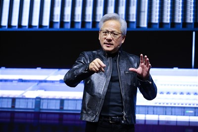 黃仁勳：AI投資回報驚人　只有瘋狂的人才會質疑