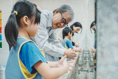 防範腸病毒　鄭英耀籲落實洗手消毒、生病不上學