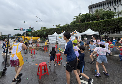 民團凱道封街打造大型遊樂場  倡議兒少遊戲權
