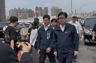 高雄國小教師告別式湧數百人送別 陳其邁到場致哀