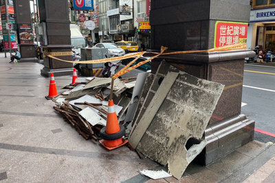 中壢商辦疑因近雨騎樓天花板掉落　桃市府限期改善