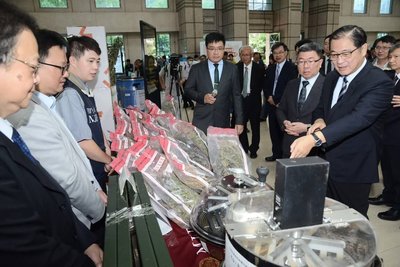 偵破依托咪酯煙彈及大麻工廠 橋檢李侃穎獲表揚