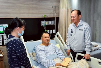 季連成慰問遭毒駕撞傷警　宣布成立打黑反毒指揮小組
