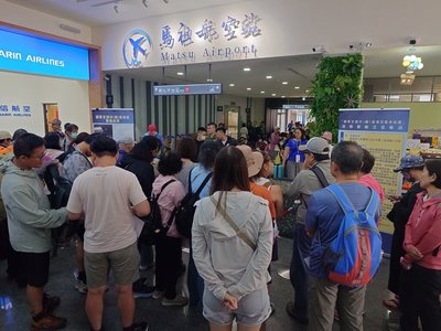 馬祖近千旅客因大雨影響海空航班滯留　軍機疏運