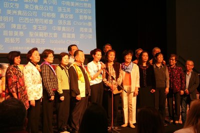 台灣僑社捐1.6萬條毛毯 巴西冬夜送暖助弱勢