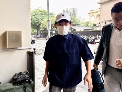 獲判緩刑4年並接受保護管束 黃子佼赴北檢報到