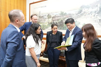 法國國會議員拜會澎湖縣府 盛讚島嶼風貌