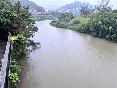基隆河碇內段疑泡沫污染 檢測暫無異常用水不受影響
