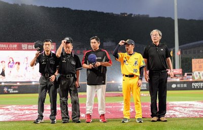中職龍象戰等到最後一刻 因雨延至30日補賽