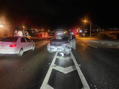 國1楊梅段3車追撞　7人受傷車流回堵