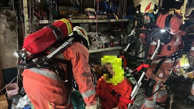 新竹市香山區民宅1樓火警　警消3及4樓救出2人送醫
