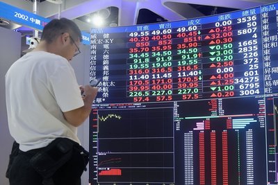 電金傳產齊揚　台股上漲1227.95點收45396.99點