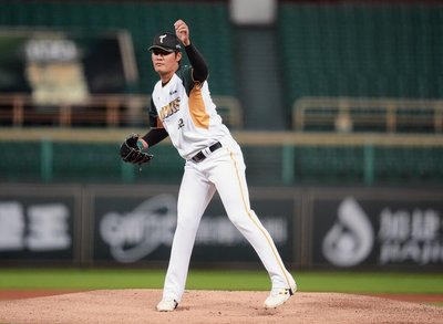 王維中優質先發雄鷹勝　魔鷹抗議好球帶被驅逐出場