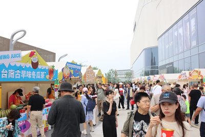 台灣夜市北京登場 攤商稱消費降級下仍有可為