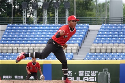 右側投手黃宇昇進步獲肯定  悍將簽自主培訓合約