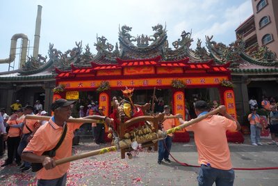 淡水大拜拜登場 清水祖師起駕暗訪湧上萬人