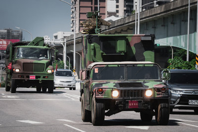 國軍啟動立即備戰操演　269旅雲豹甲車青埔戰備偵巡