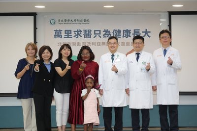 終於可以正常上廁所 無肛症西非女童盼行醫救人