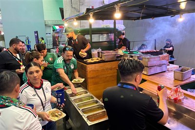 世界盃球場餐飲價格高昂 球迷荷包失血仍不減熱情
