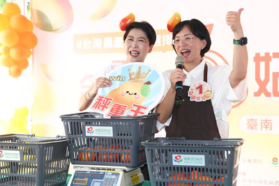 陳亭妃新北行銷芒果　和蘇巧慧合體喊女力聯手