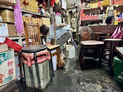 彰化停電逾1.6萬戶　部分地區積淹水店家忙清理