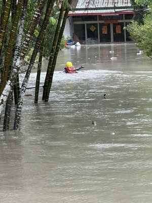 台南菜寮溪水暴漲淹南化中坑里　10人受困搶救中