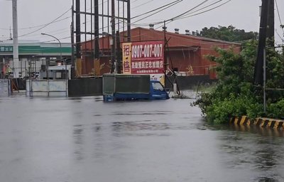 屏東雨量僅次莫拉克風災　崁頂、林邊等多處淹水