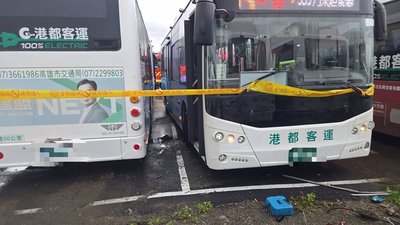 疑未拉手煞車釀禍　客運司機遭車體夾困送醫急救
