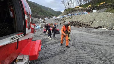 馬太鞍溪堰塞湖11名施工人員  空勤助安全撤離