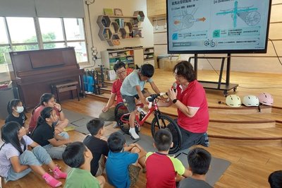 工研院赴台東大坡國小　用單車與地熱科技辦科普課程
