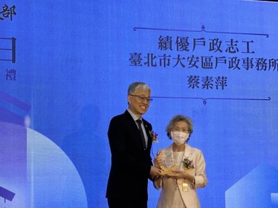 95歲戶政志工服務近30年獲表揚　日語專長助跨國尋根