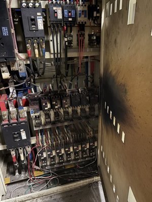 台中西屯感電意外 員工修電器臉部手臂灼傷送醫