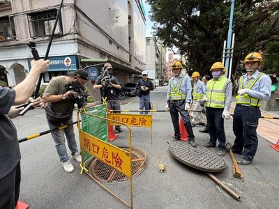 孔蓋埋入路面搶修耗時　台電籲5大場域不降埋