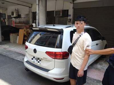 台中詐團車手超商領金融卡包裹 見警拔腿逃仍落網