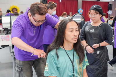 奧運國手張嘉哲蓄髮20年 一剪助癌友重拾笑容