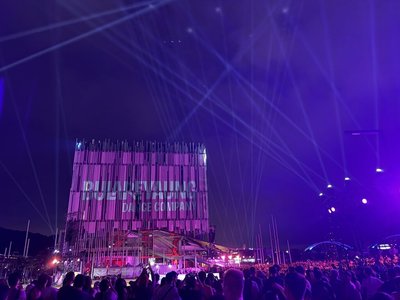 慶祝三鶯線通車 新北美術館無人機煙火秀湧入5萬人