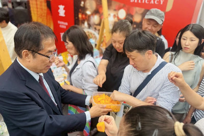 黃偉哲赴首爾行銷台南　推芒果試吃盼增好感度