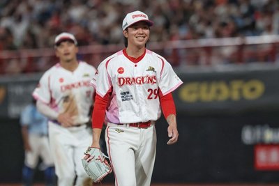 黃侰程初登板收3顆紀念球　感謝龍隊學長