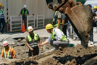 北市敦化北路199巷天坑待瓦斯管修完後回填 蔣萬安盼盡快恢復
