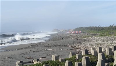 颱風巴威氣象署首發巨浪告警　屏宜花東防6公尺浪高