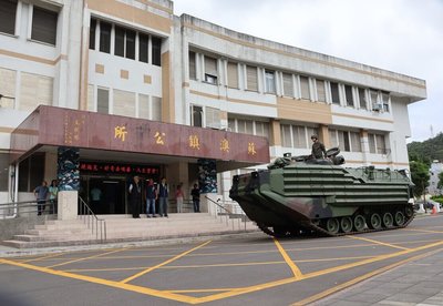 颱風巴威逼近 國軍AAV7兩棲突擊車進駐宜蘭蘇澳