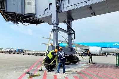 颱風巴威來襲　桃機將關閉觀景台、綁空橋固定