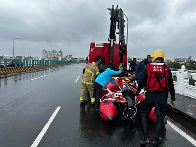 颱風襲台嘉義各溪流危險警戒  1男北港大橋落水失蹤